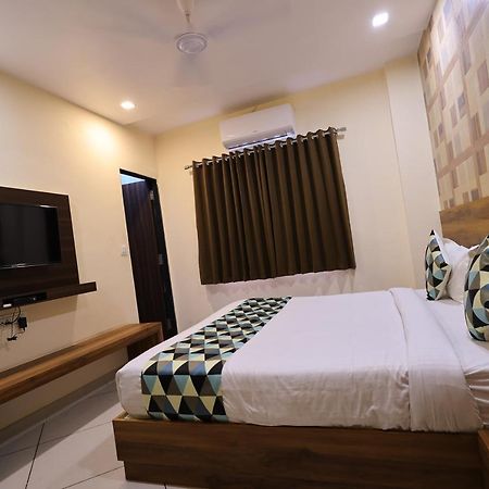 Maruti Group Of Hotels - Shri Naman Nāthdwāra Eksteriør bilde