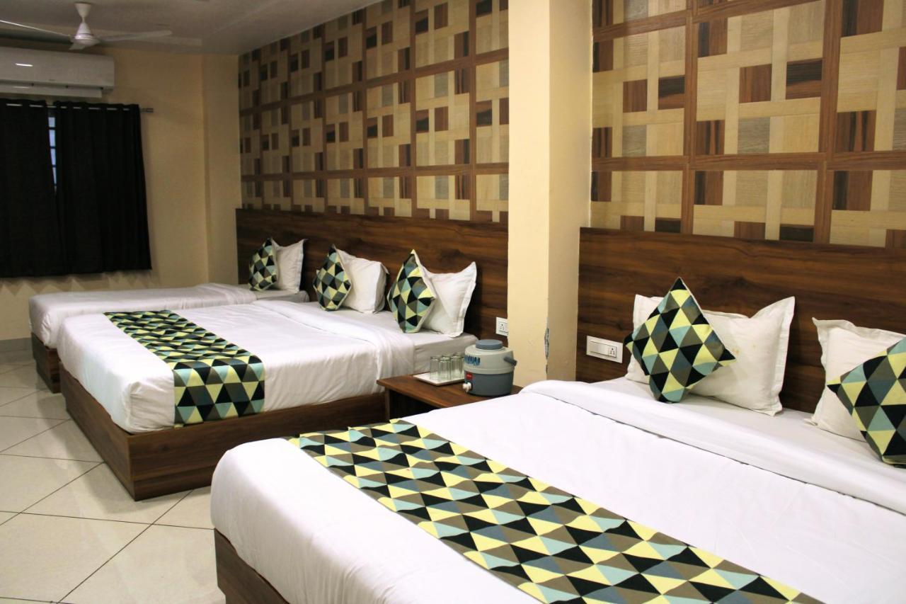 Maruti Group Of Hotels - Shri Naman Nāthdwāra Eksteriør bilde