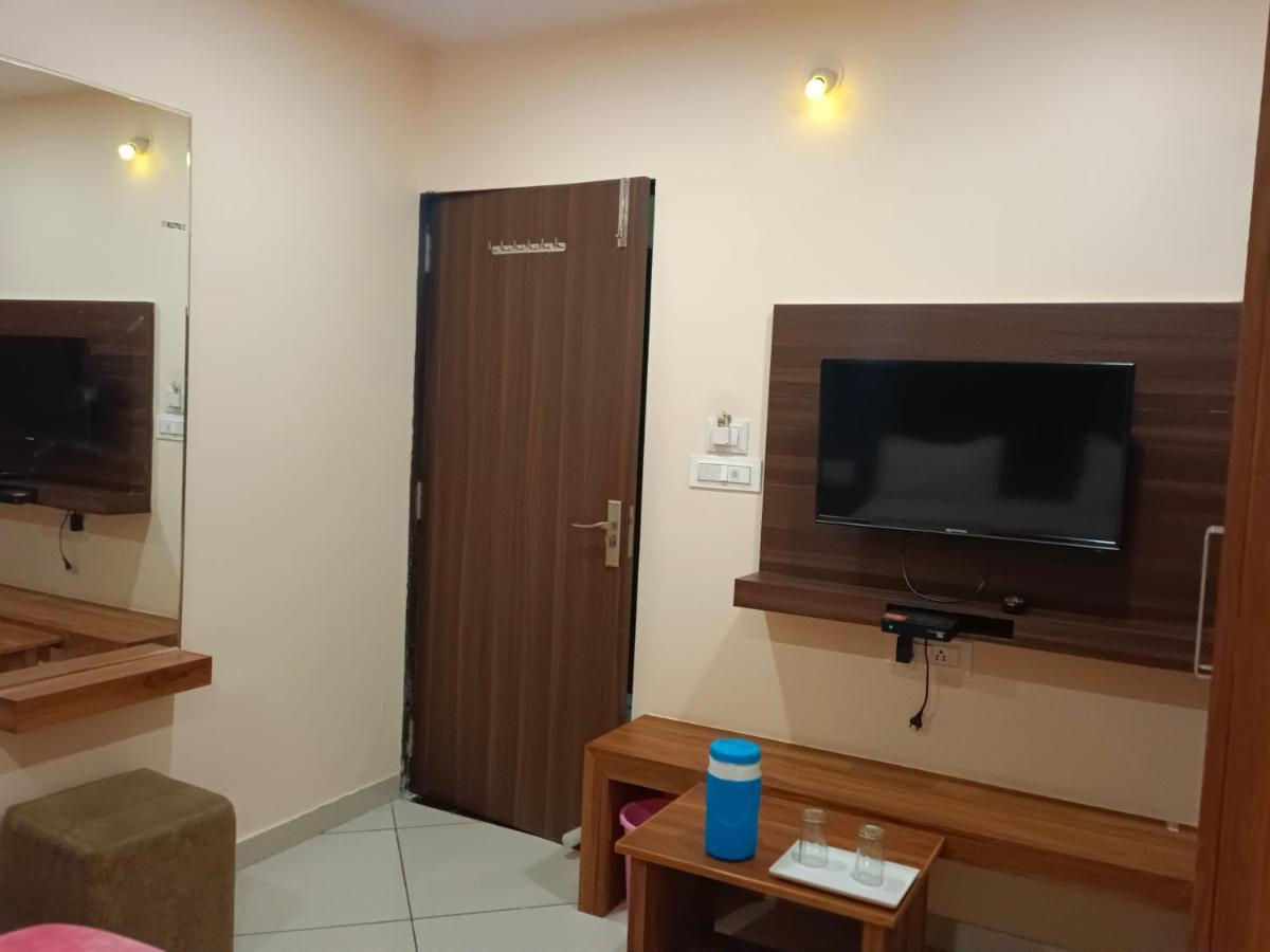 Maruti Group Of Hotels - Shri Naman Nāthdwāra Eksteriør bilde