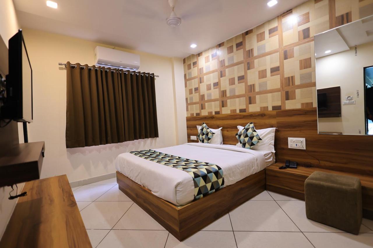 Maruti Group Of Hotels - Shri Naman Nāthdwāra Eksteriør bilde