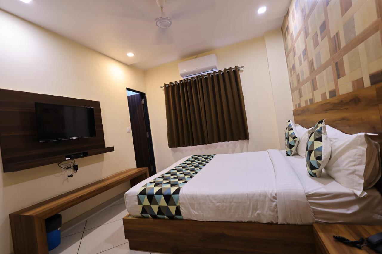 Maruti Group Of Hotels - Shri Naman Nāthdwāra Eksteriør bilde